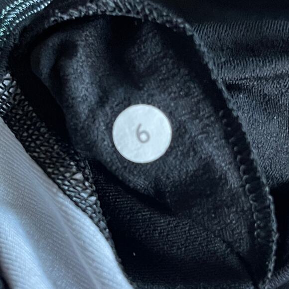Lululemon No Limits Tank Black Spring Has Sprung Multi sz 6 - Picture 7 of 7